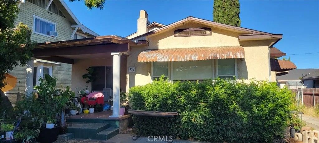 Photo of 124 N Parkwood Ave, Pasadena, CA 91107 (MLS # SR25239105)