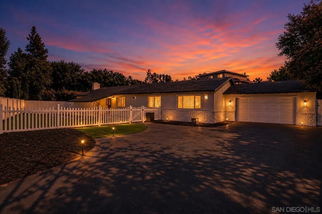 Photo of 343 Horizon Hills, El Cajon, CA 92020 (MLS # 260022434)