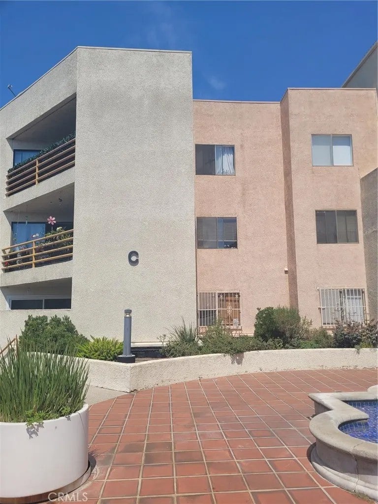 1118 Valencia Street 113