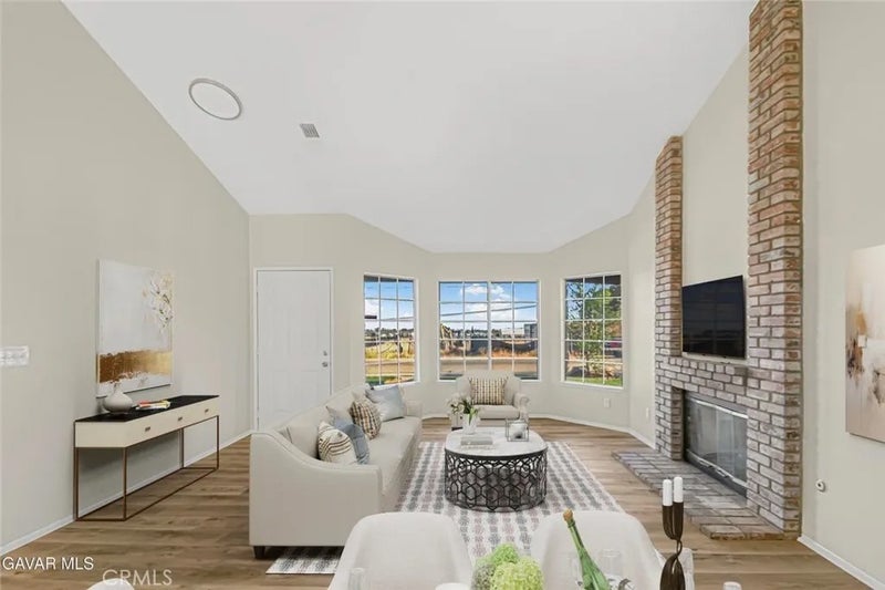 566 E Avenue R8