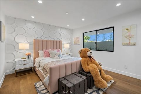 Tiny photo for 16105 Clear Oak Drive, Encino, CA 91436 (MLS # SR25246498)