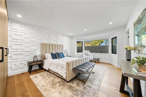 Tiny photo for 16105 Clear Oak Drive, Encino, CA 91436 (MLS # SR25246498)