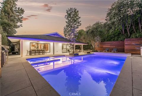 Tiny photo for 16105 Clear Oak Drive, Encino, CA 91436 (MLS # SR25246498)