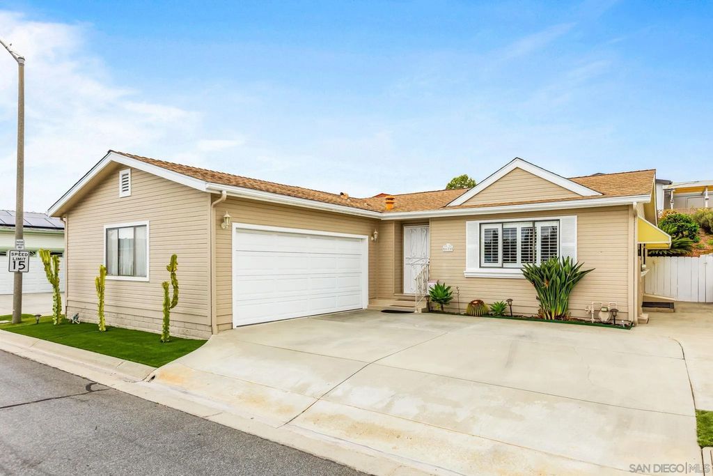 Photo of 1171 Via Santa Paulo, Vista, CA 92081 (MLS # 260011595)