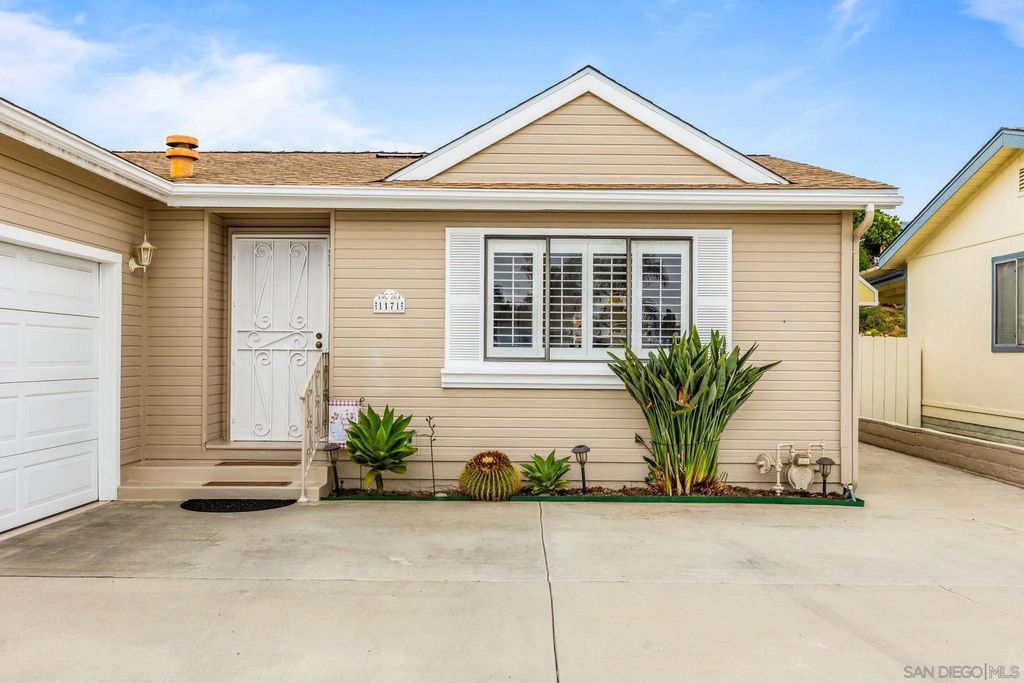 Photo of 1171 Via Santa Paulo, Vista, CA 92081 (MLS # 260011595)