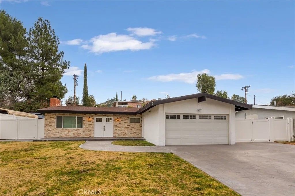 Photo of 27220 Seco Canyon Road, Saugus, CA 91350 (MLS # SR26035627)