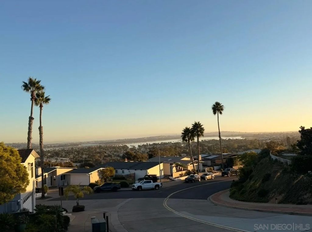 Photo of 4985 Pacifica Dr, San Diego, CA 92109 (MLS # 250043105)