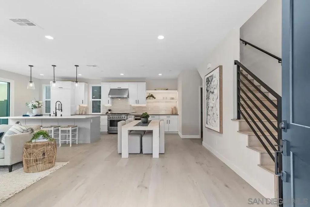 Photo of 569 N Vulcan Ave, Encinitas, CA 92024 (MLS # 250041953)
