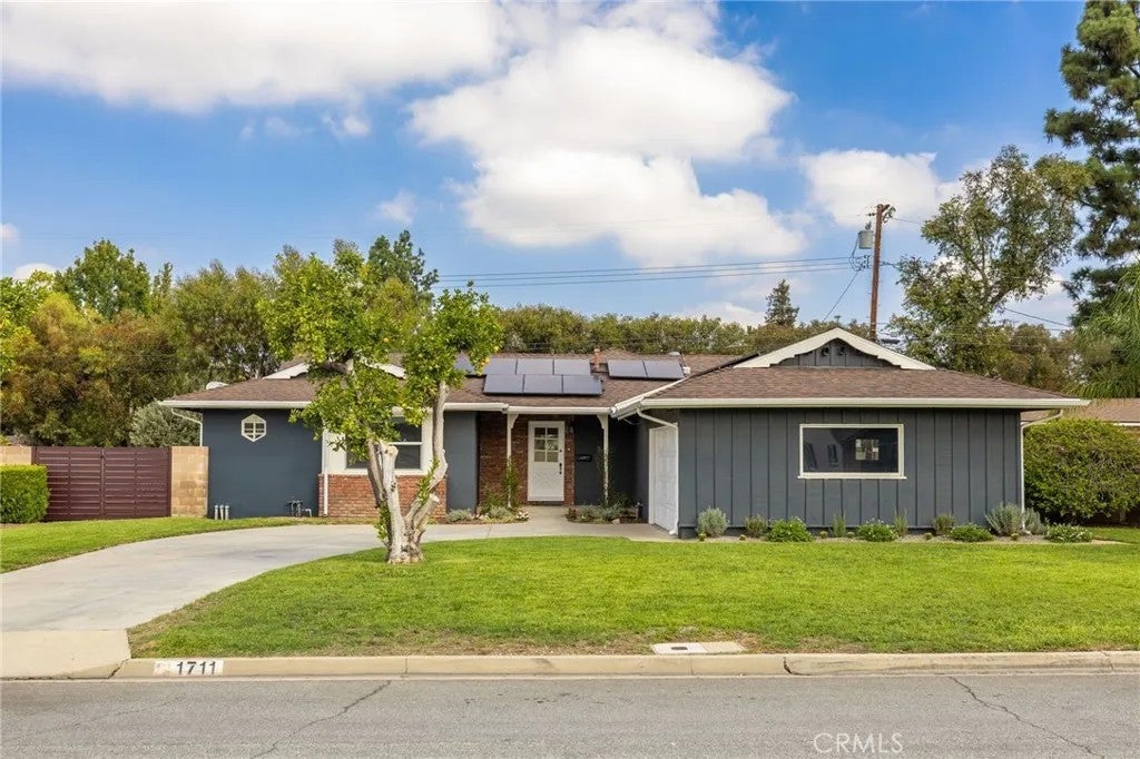 1711 E Alaska