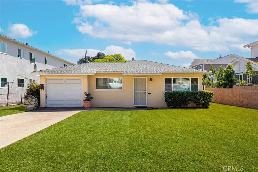 Photo of 526 E Olive Avenue, Monrovia, CA 91016 (MLS # AR26058896)