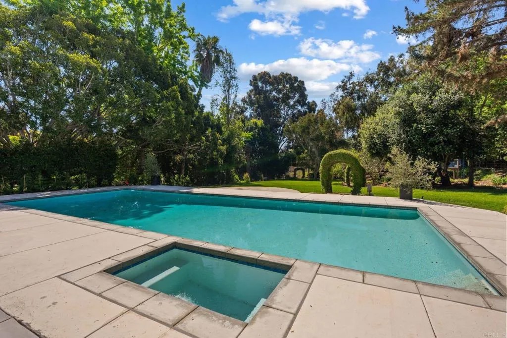 4557 Vista De La Tierra