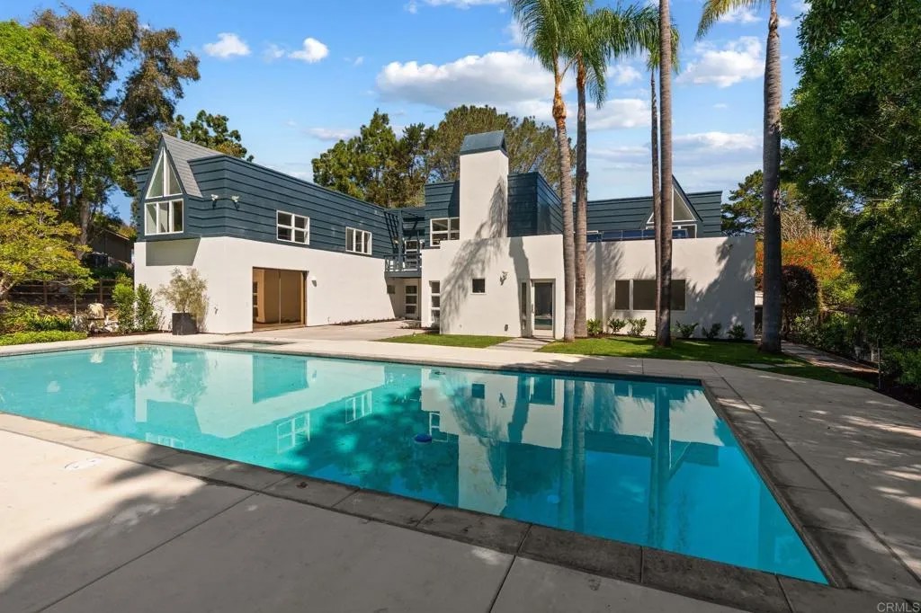 4557 Vista De La Tierra