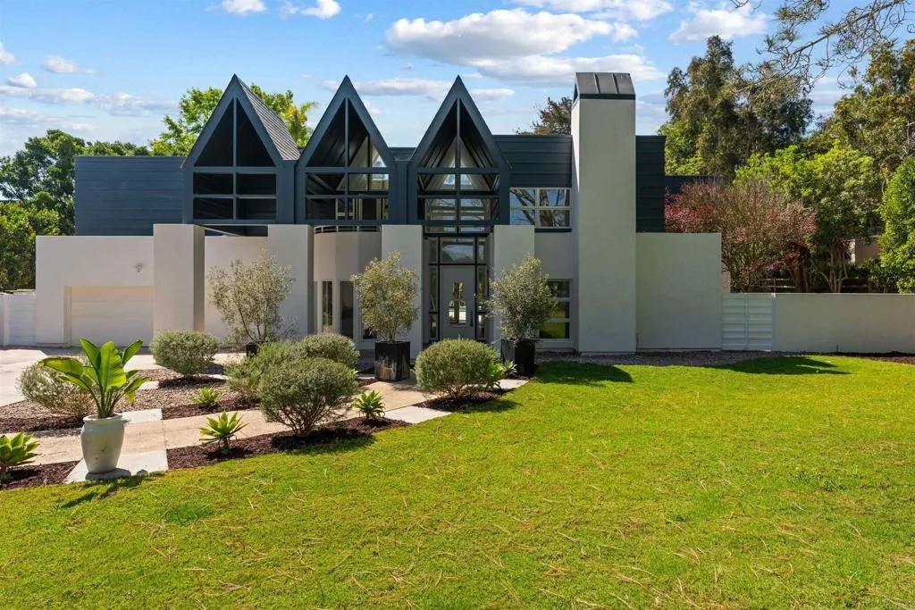 4557 Vista De La Tierra