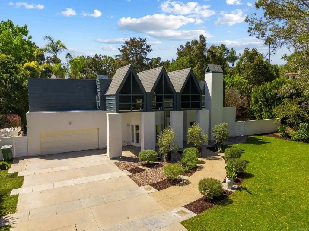 Photo of 4557 Vista De La Tierra, Del Mar, CA 92014 (MLS # NDP2603443)