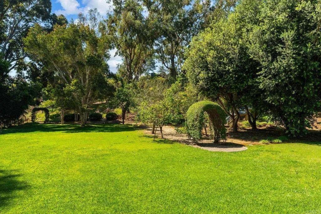 4557 Vista De La Tierra