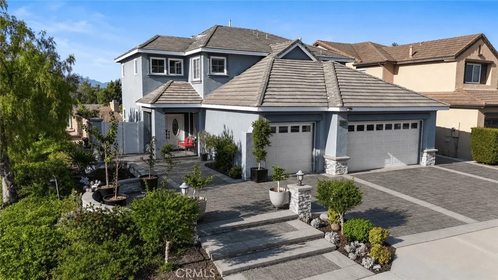 8805 E Crestview