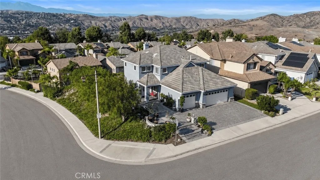 8805 E Crestview