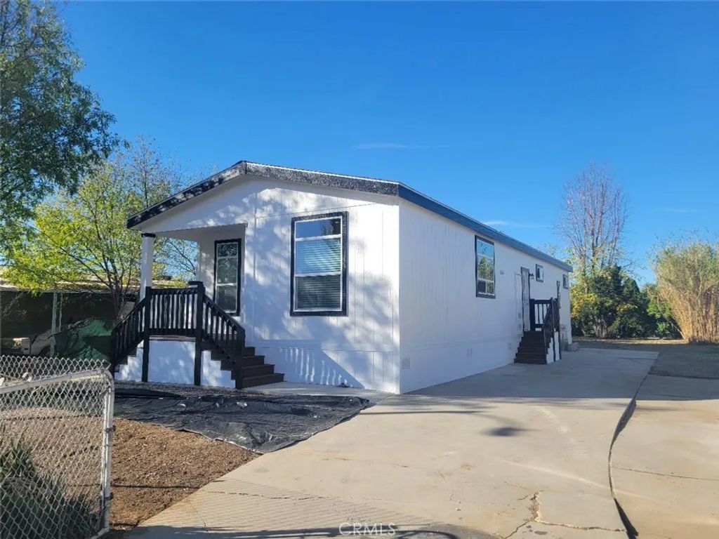Photo of 25177 Avenida Valencia, Homeland, CA 92548 (MLS # SW25278663)