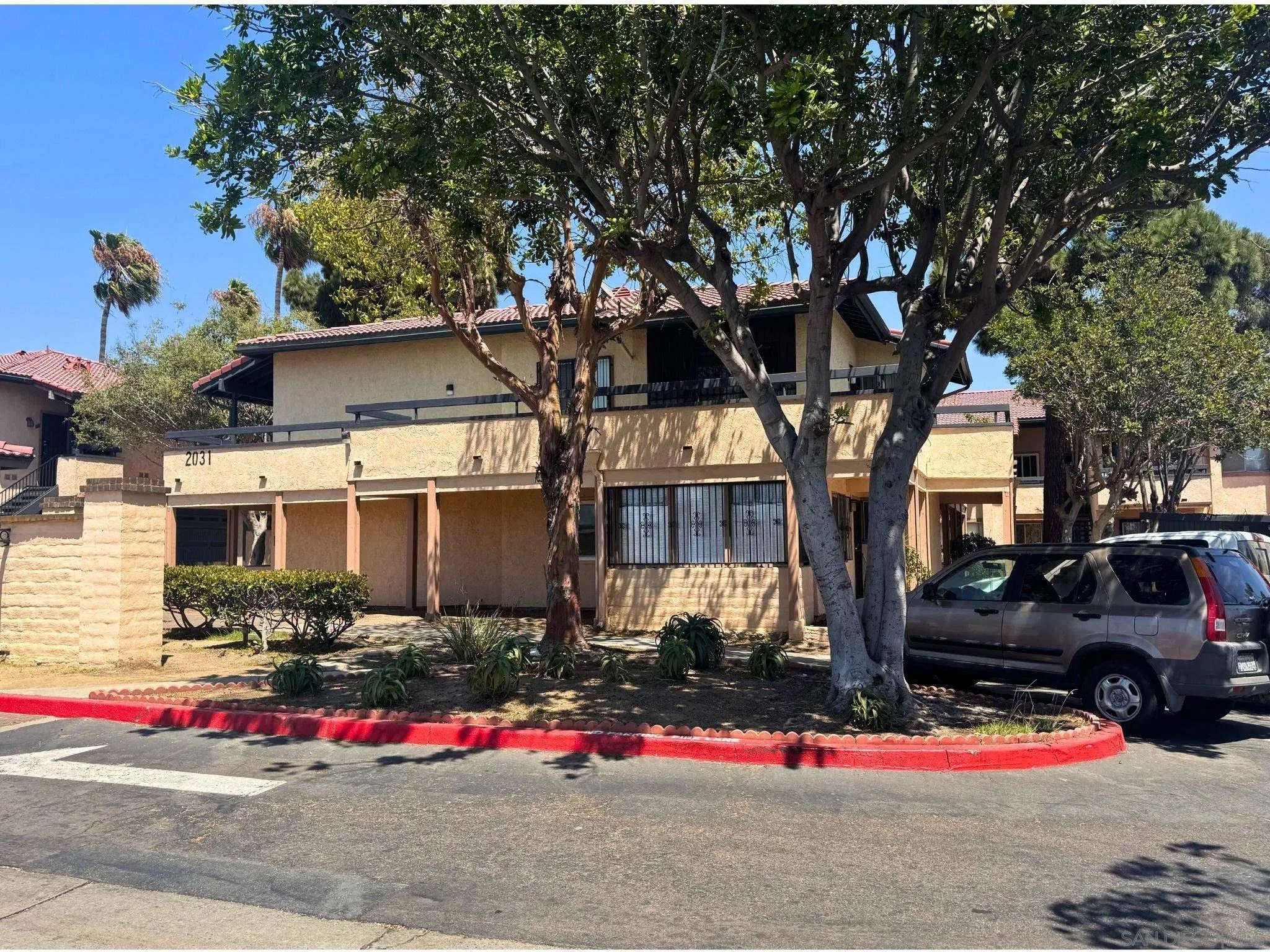 875 W San Ysidro Blvd 14