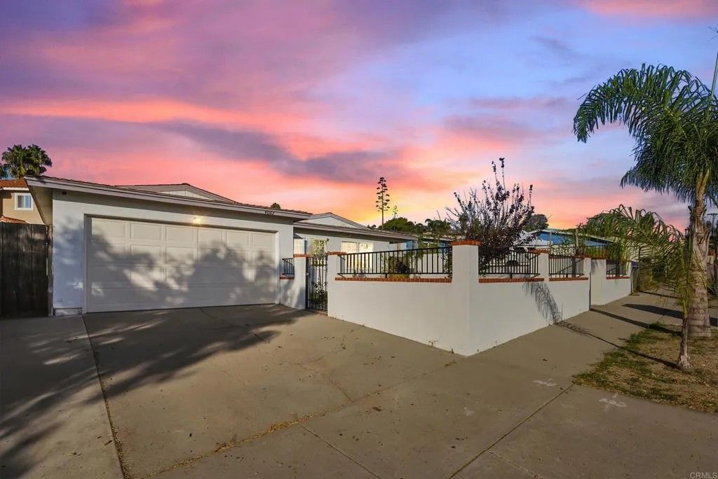 Photo of 4062 Lewis St, Oceanside, CA 92056 (MLS # NDP2603335)