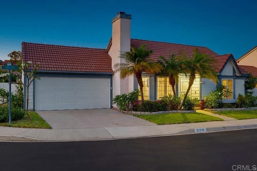 21716 Paxton