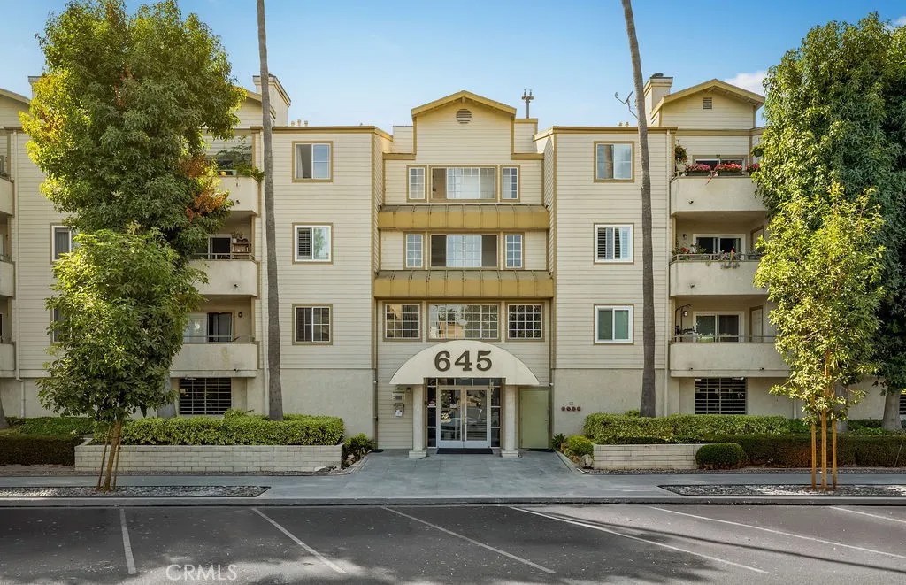 645 Chestnut Avenue 305