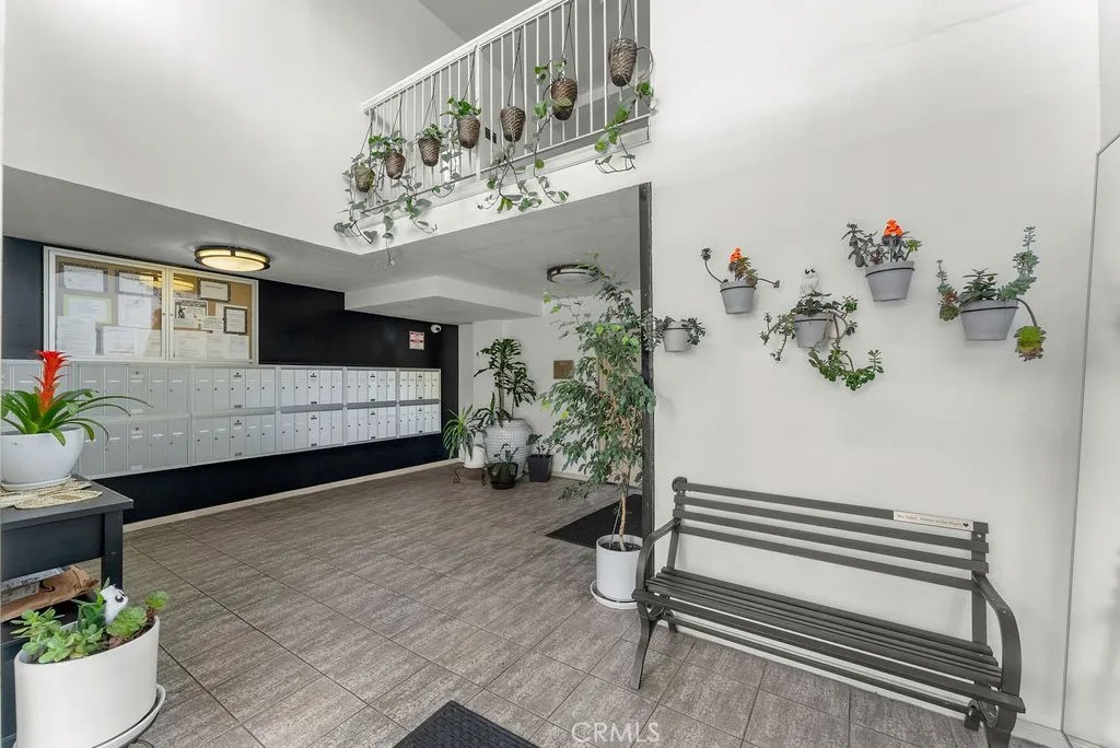 645 Chestnut Avenue 305