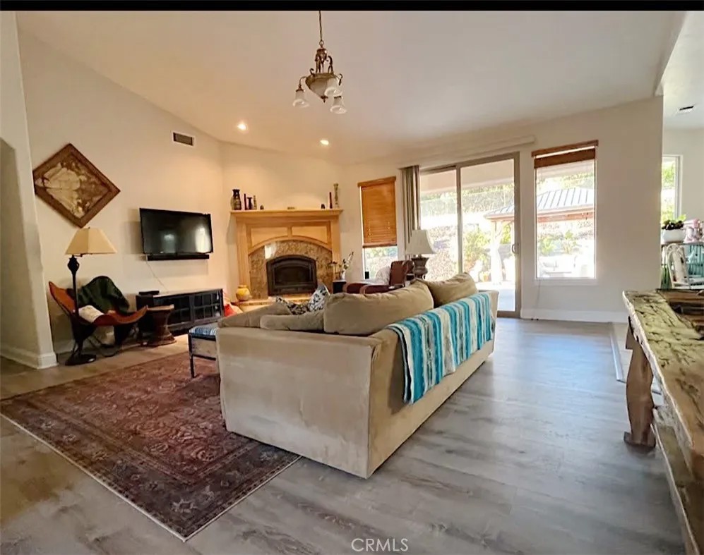 170 Nutwood Circle