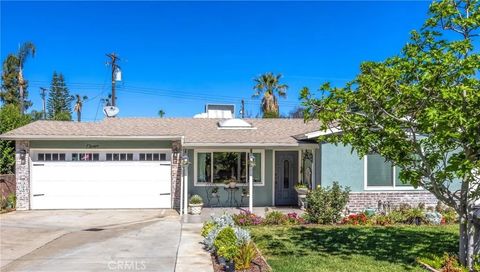 Photo of 11 E Crescent Ave, Redlands, CA 92373 (MLS # IG26060522)