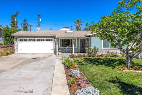 Photo of 11 E Crescent Ave, Redlands, CA 92373 (MLS # IG26060522)