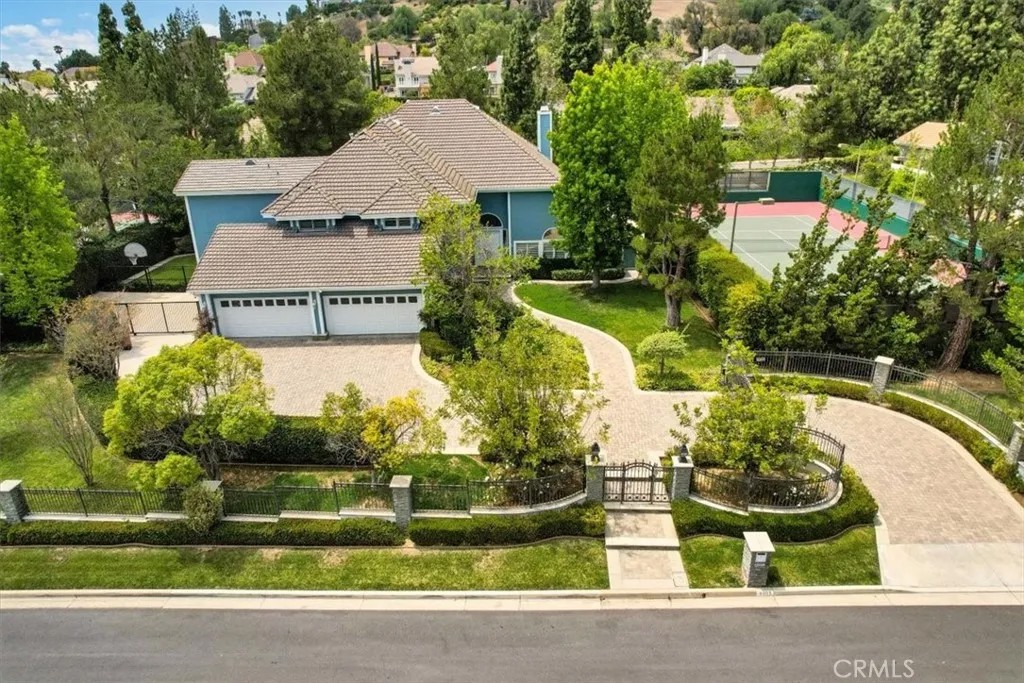 4085 Live Oak Lane