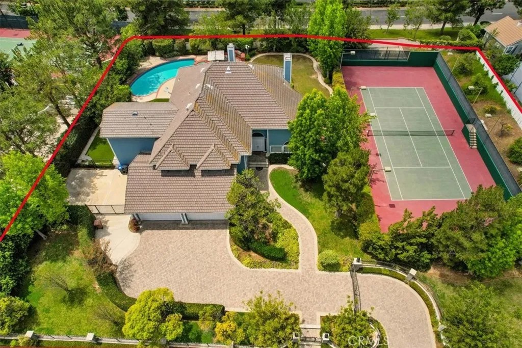 4085 Live Oak Lane
