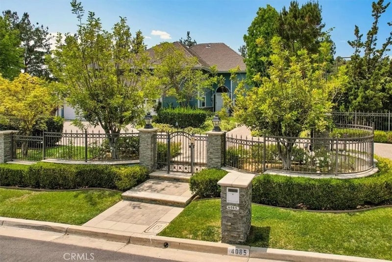 4085 Live Oak Lane