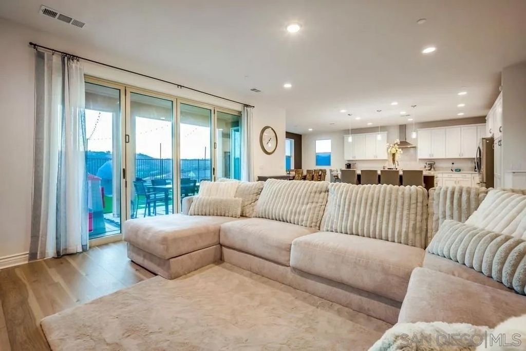 Photo of 35828 Blue Breton Dr, Fallbrook, CA 92028 (MLS # 260003737)