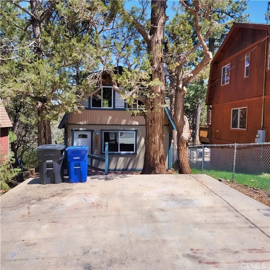 Photo of 221 Imperial AVE, Sugarloaf, CA 92386 (MLS # IG26113313)