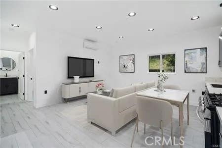 Photo of 16602 Superior St, Northridge, CA 91343 (MLS # SR26148025)