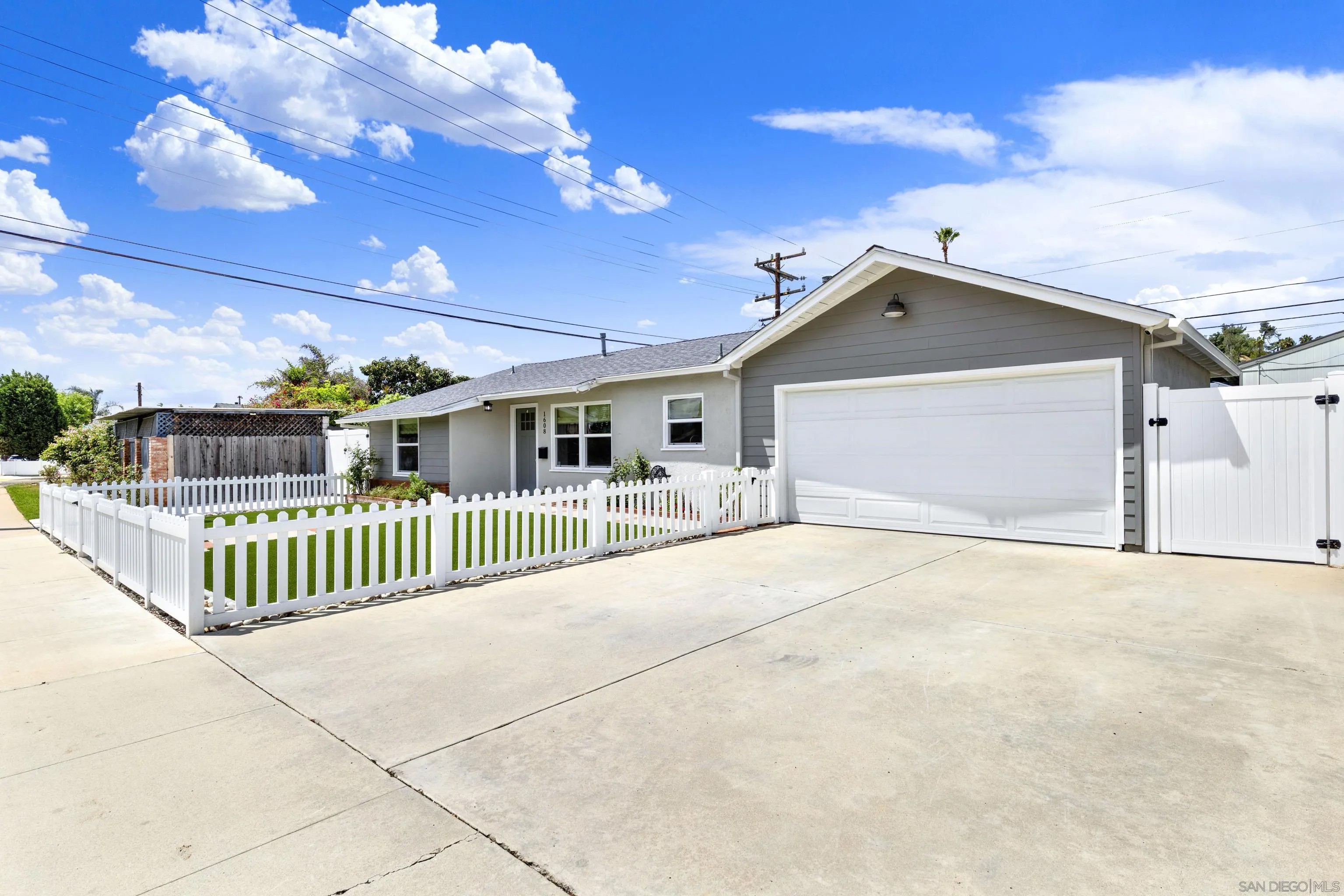 1608 N Mollison