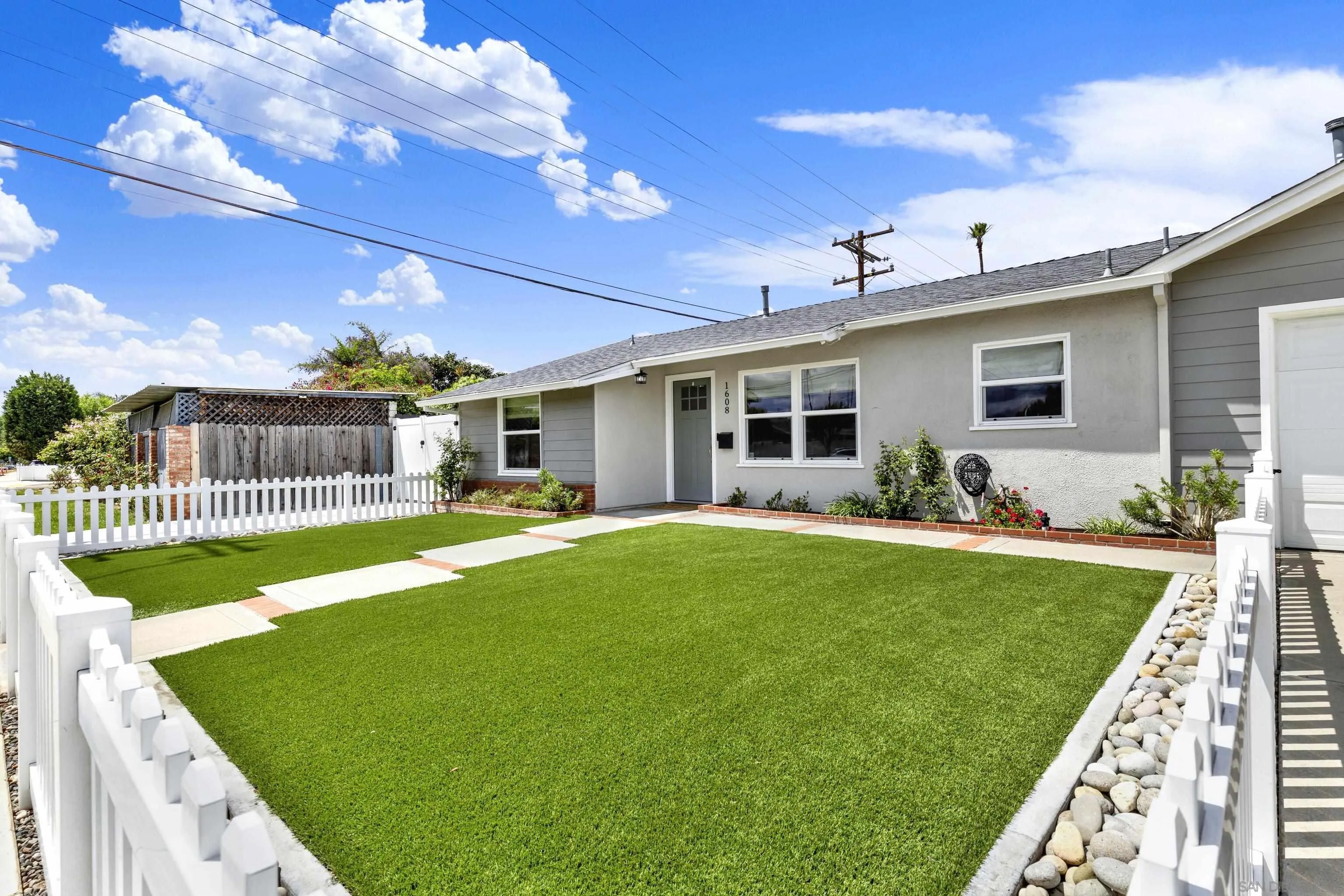 1608 N Mollison