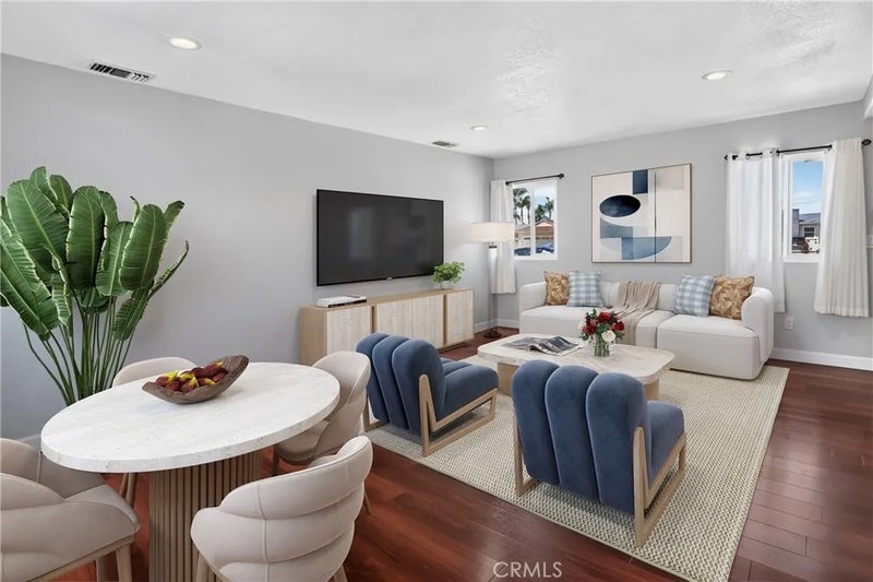2028 W Midwood