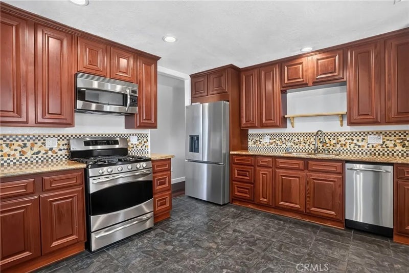 2028 W Midwood