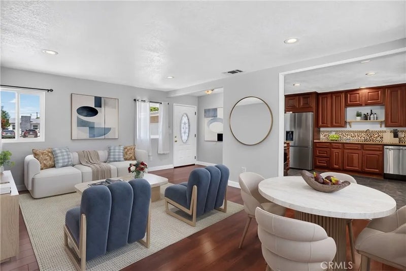 2028 W Midwood