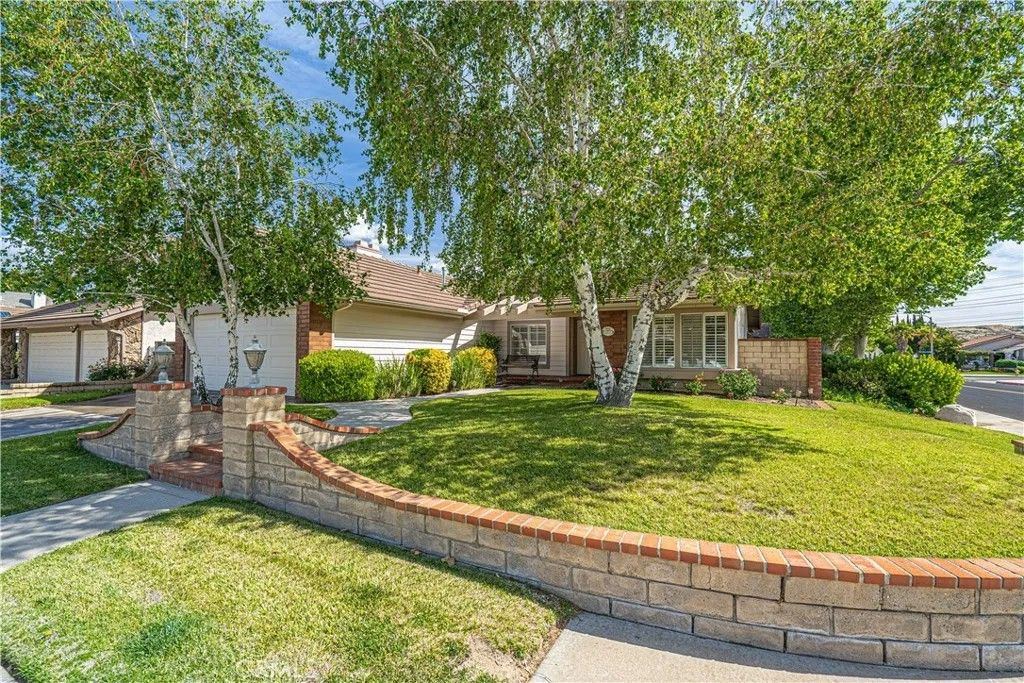 Photo of 25504 Via Gracioso, Valencia, CA 91355 (MLS # SR26089374)