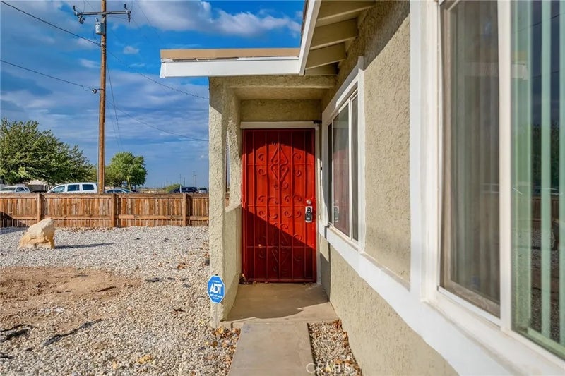 18947 Bellflower Street