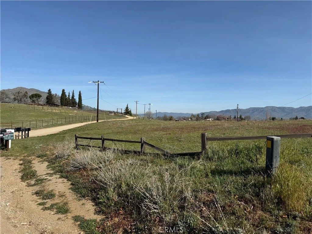 Photo of 21258 Jeffery Rd, Tehachapi, CA 93561 (MLS # PI26057339)