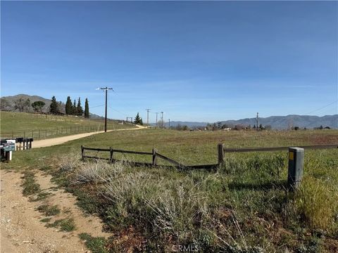 Photo of 21258 Jeffery Rd, Tehachapi, CA 93561 (MLS # PI26057339)