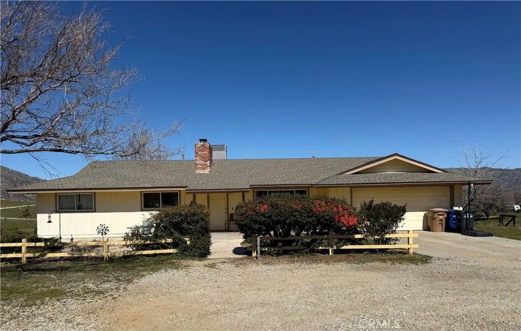 Photo of 21258 Jeffery Rd, Tehachapi, CA 93561 (MLS # PI26057339)