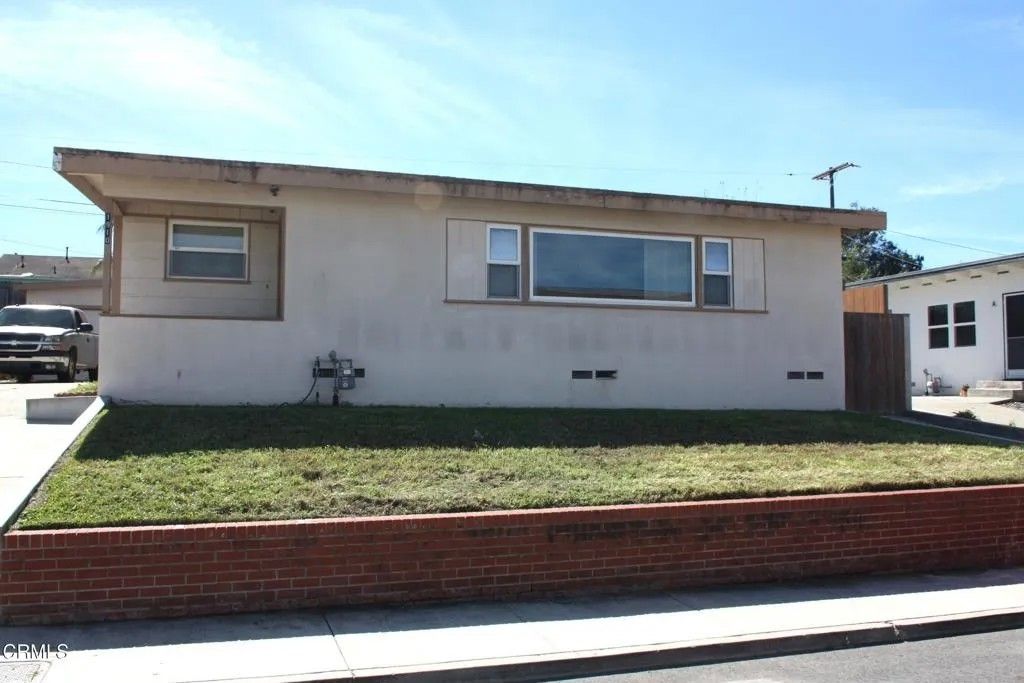 Photo of 1910 Colonia Place, Camarillo, CA 93010 (MLS # V1-34953)