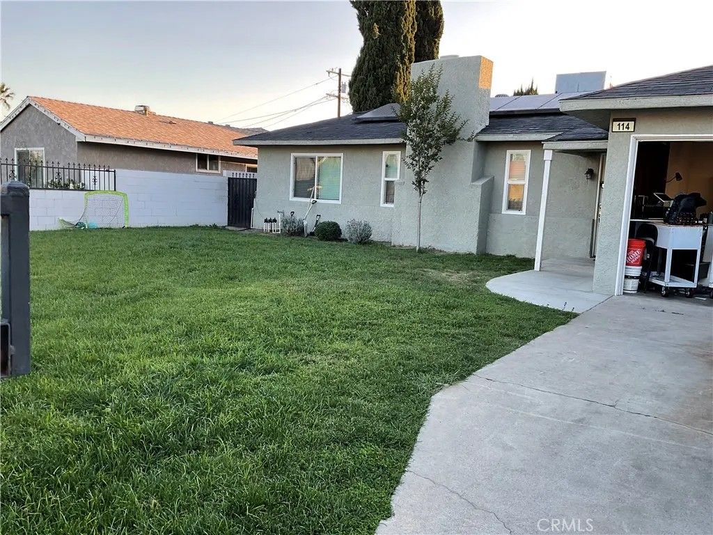 Photo of 114 Acacia Avenue, Rialto, CA 92376 (MLS # CV26089735)