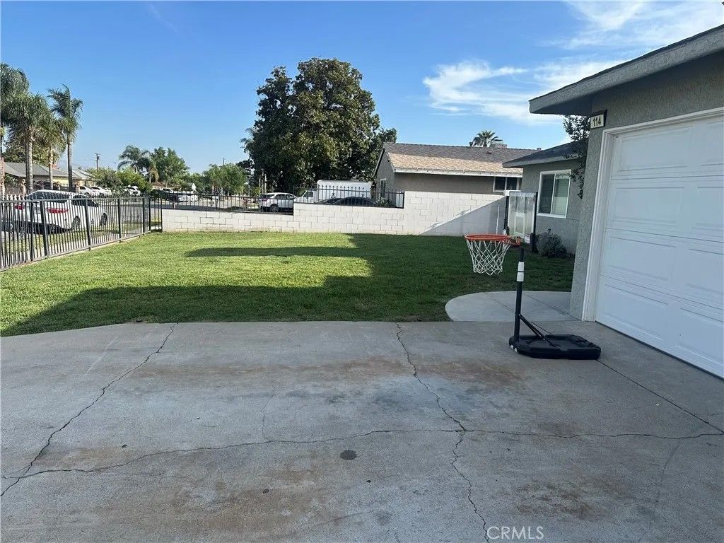 Photo of 114 Acacia Avenue, Rialto, CA 92376 (MLS # CV26089735)