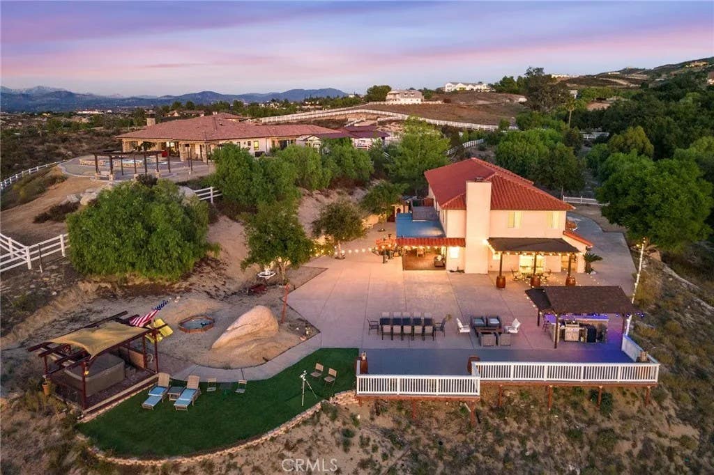 Photo of 38975 Via De Oro, Temecula, CA 92592 (MLS # WS26057559)
